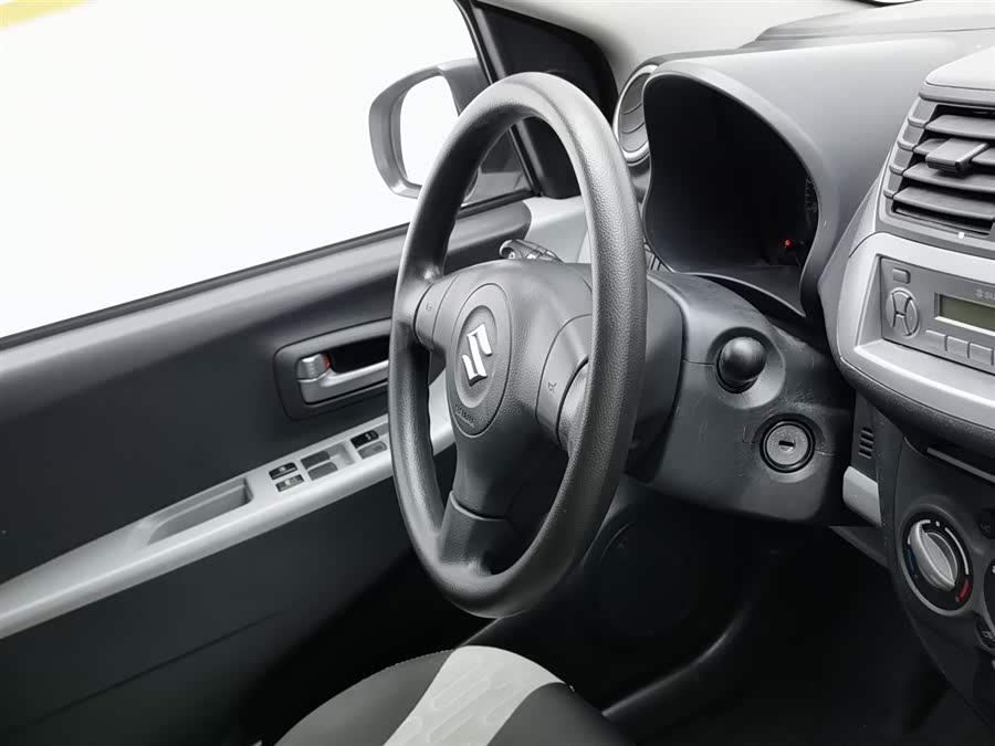 Suzuki 2014 car image #23