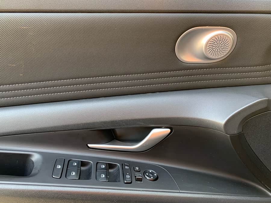 Hyundai Elantra 2020 immagine di auto #23
