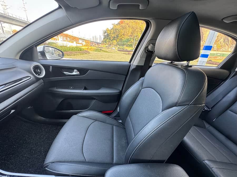 Kia K3 2019 car image #23