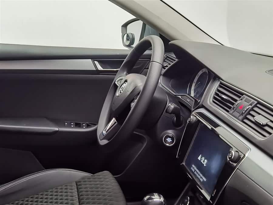 Skoda Superb 2017 car image #23