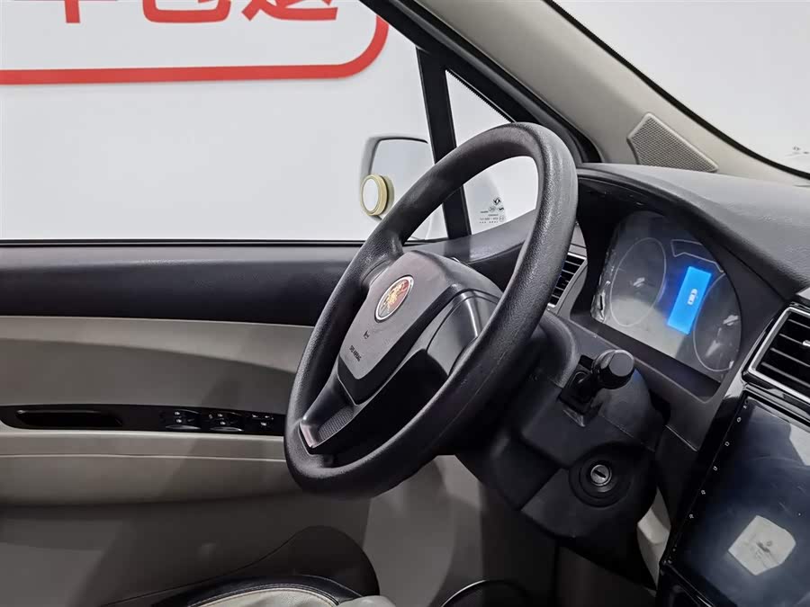 Forthing JOYEAR X3 2016 изображение автомобиля #23