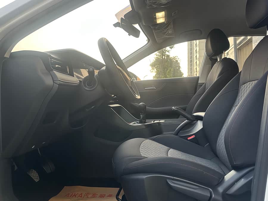 Roewe i5 2024 #23 Roewe i5 2024 car image #23