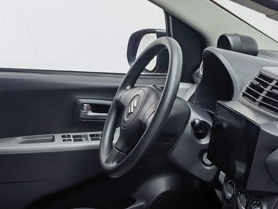 Suzuki 2013 car image #23