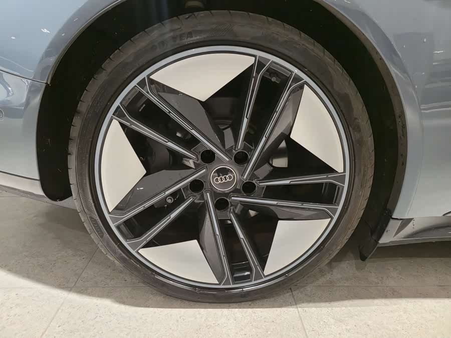 Audi e-tron GT 2024 image de voiture #23