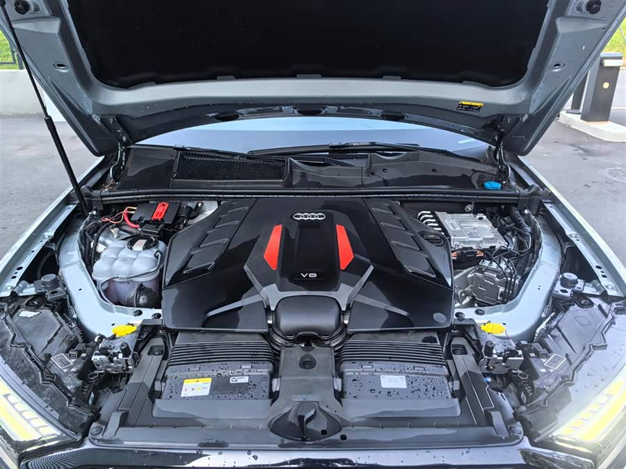 Audi SQ7 2024 car image #23