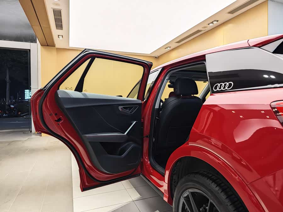 Audi Q2L 2022 car image #23