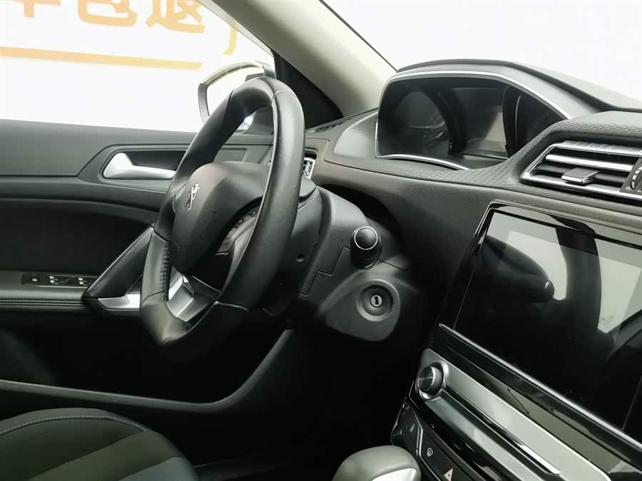 Peugeot 308 2019 car image #23