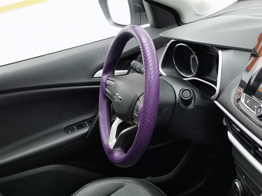 Chevrolet Tracker 2020 immagine di auto #23