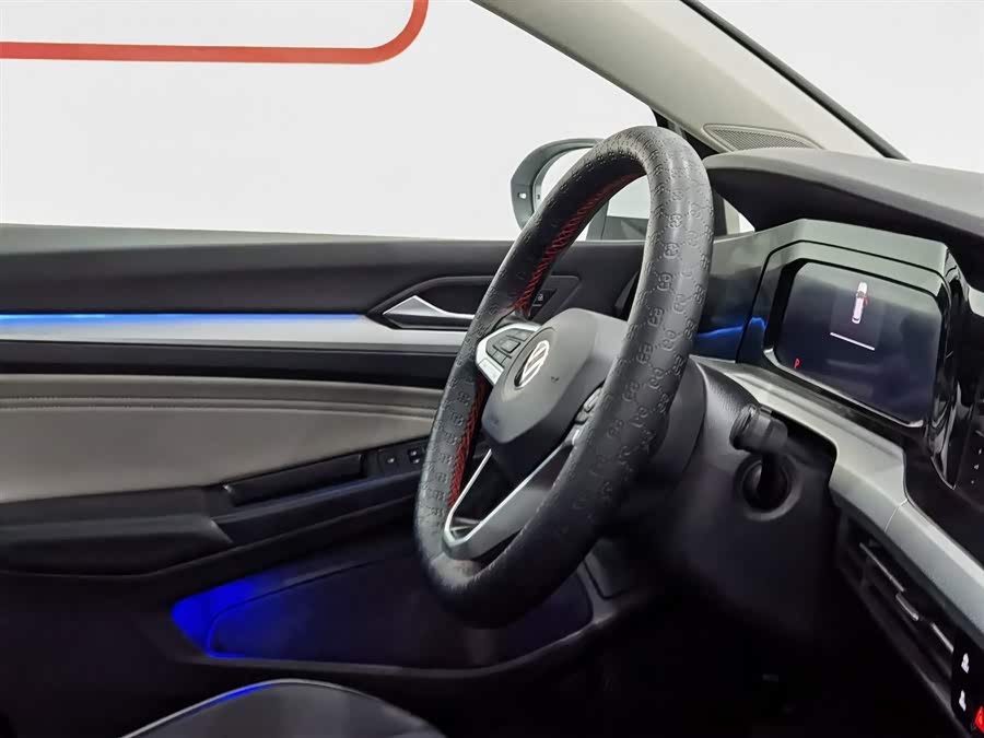 Volkswagen Golf 2021 car image #23