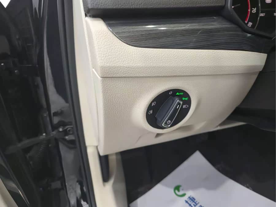 Skoda Superb 2016 car image #23