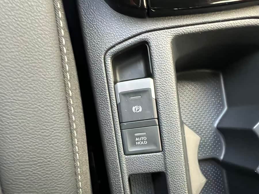 Volkswagen T-Roc 2023 car image #23