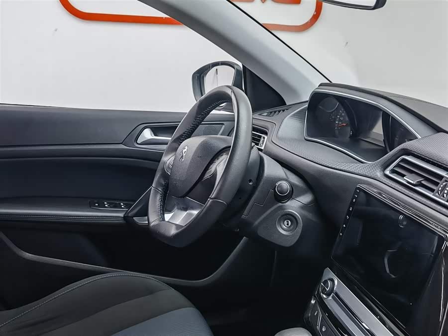 Peugeot 308 2018 car image #23
