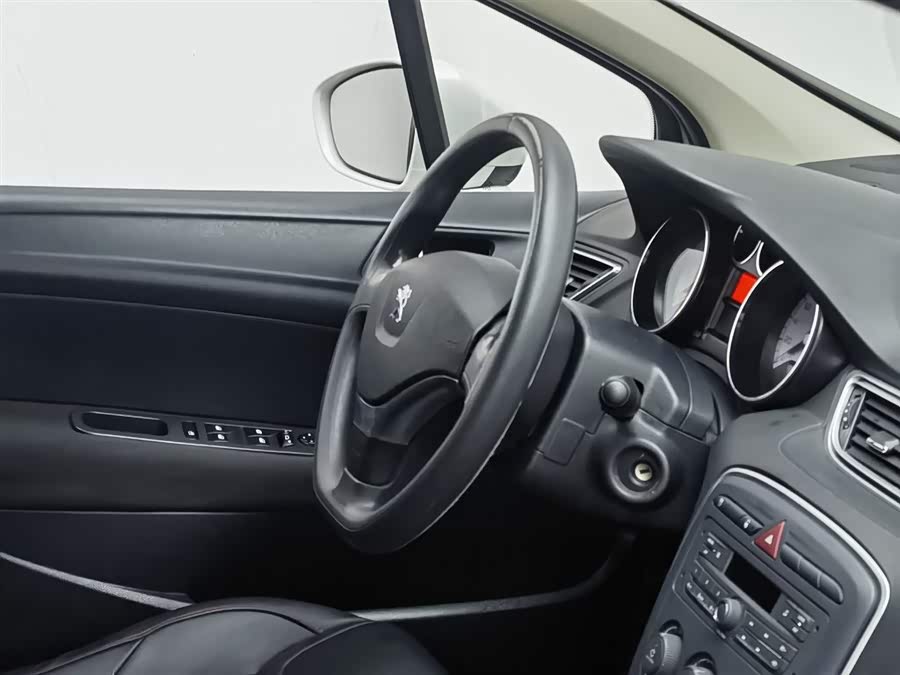 Peugeot 308 2015 car image #23