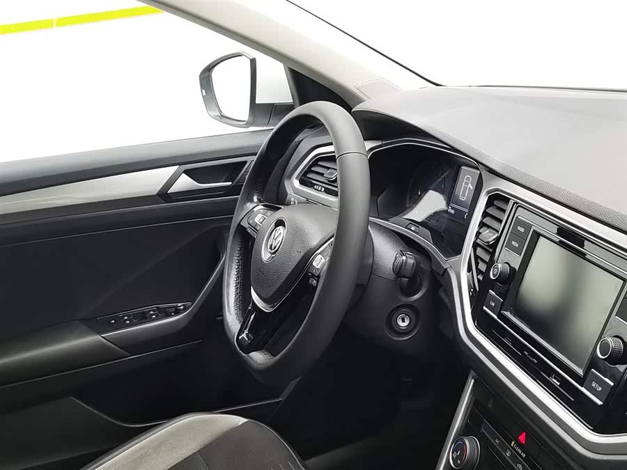 Volkswagen T-Roc 2020 car image #23