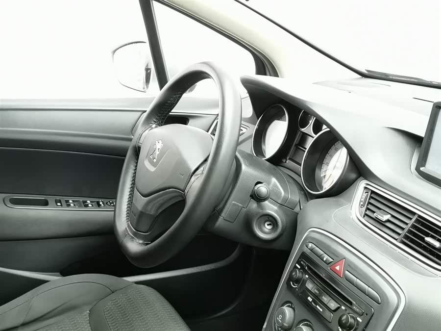 Peugeot 308 2014 car image #23