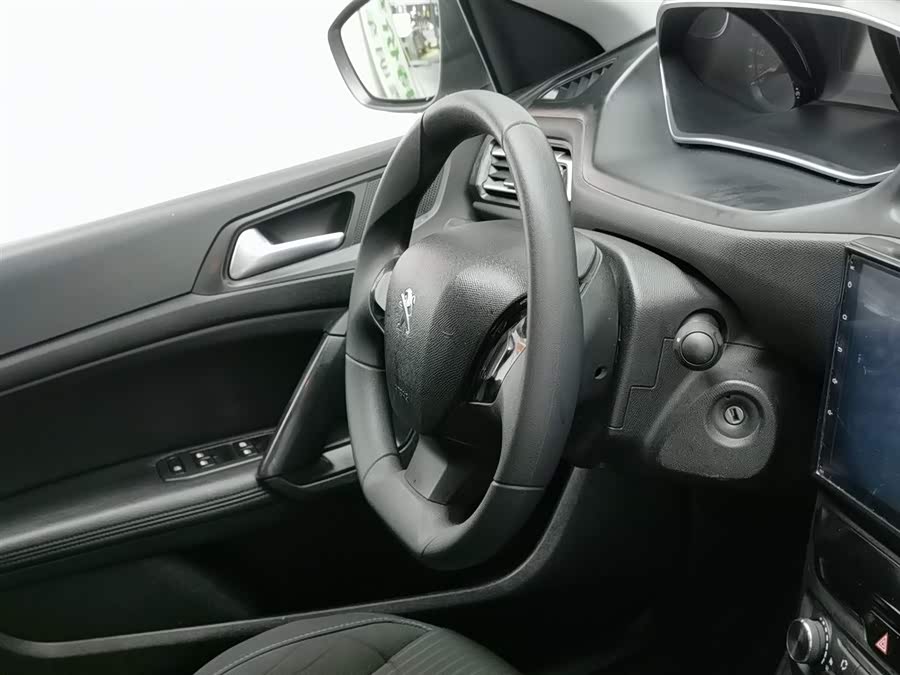 Peugeot 308 2017 car image #23