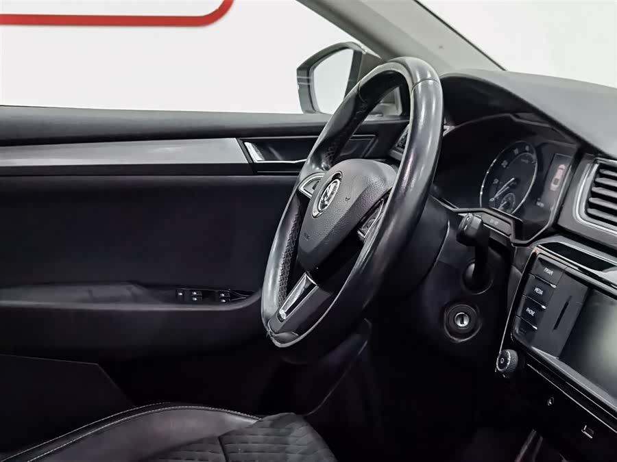 Skoda Superb 2016 car image #23