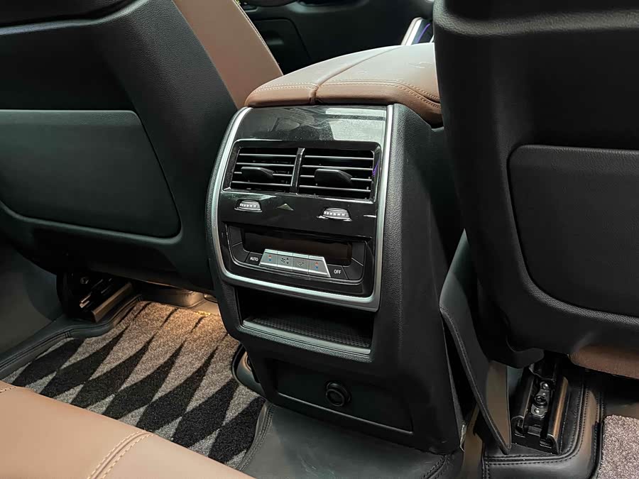 BMW X6 2024 car image #23