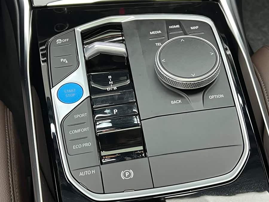 BMW i3 2024 car image #23