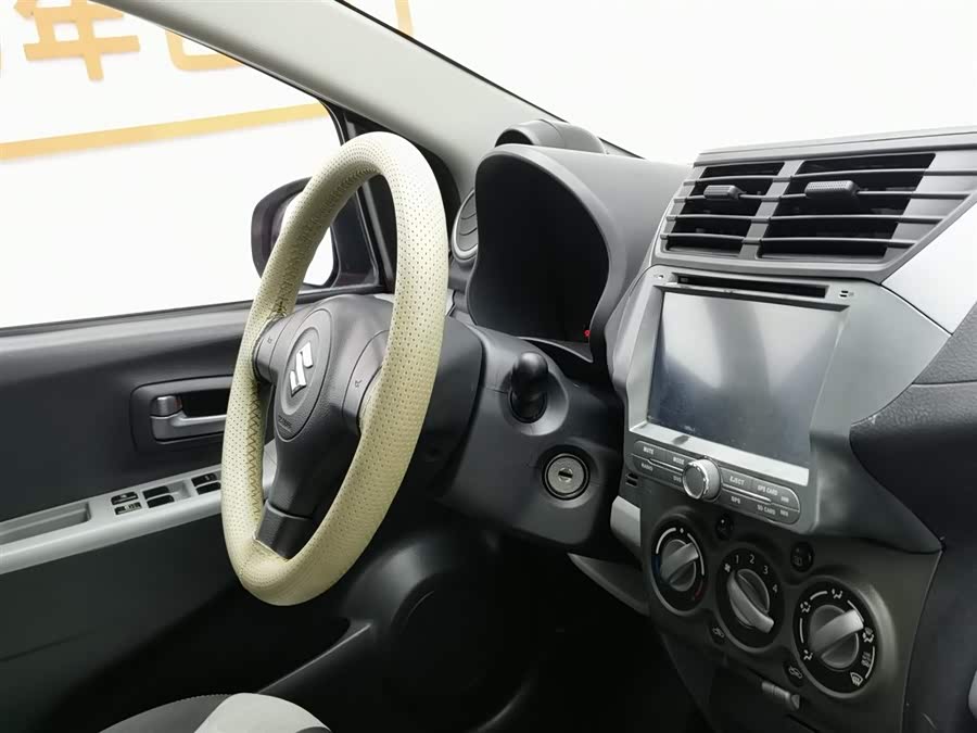 Suzuki 2013 car image #23