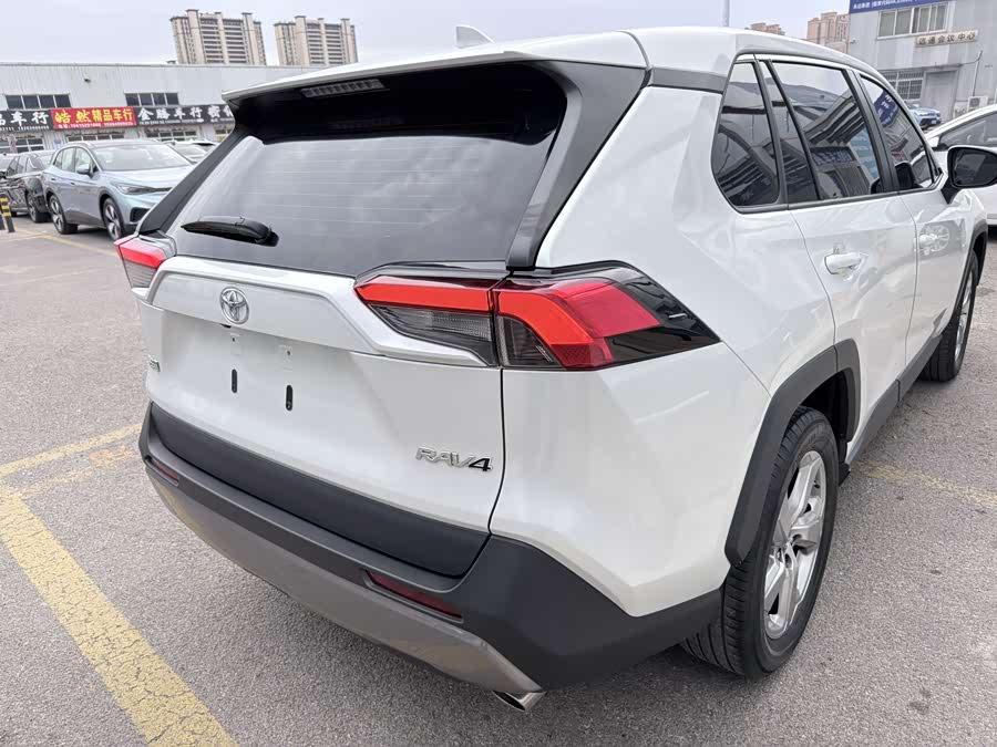 Toyota RAV4 2022 car image #23
