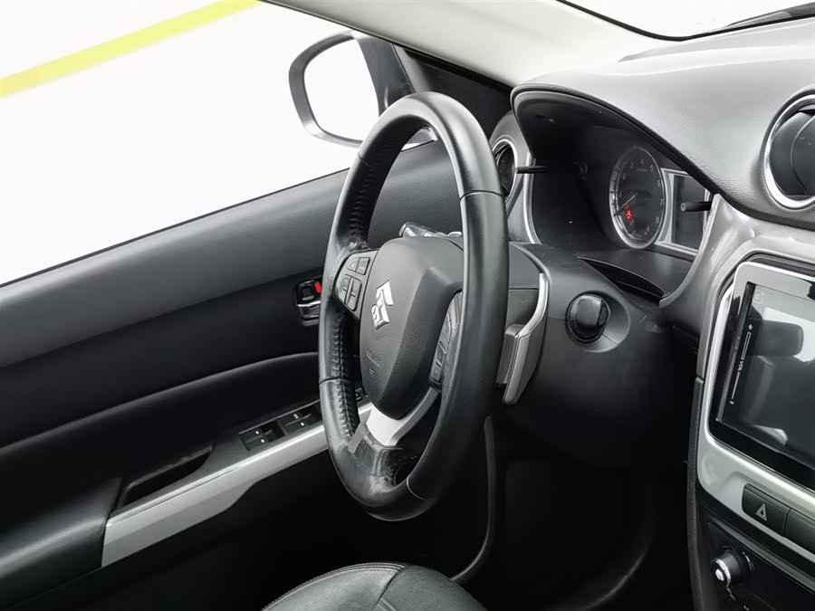 Suzuki Vitara 2017 car image #23