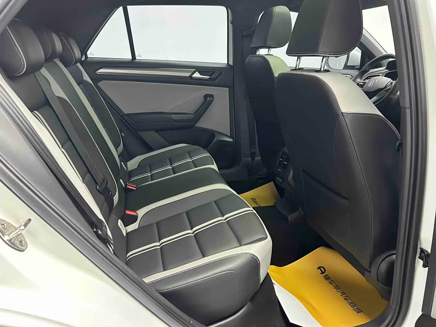 Volkswagen T-Roc 2023 #23 Volkswagen T-Roc 2023 car image #23