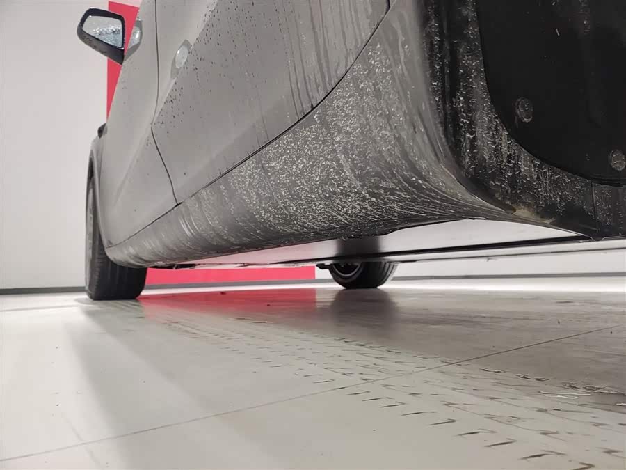 特斯拉 Model Y L 2025 汽车图片 #23