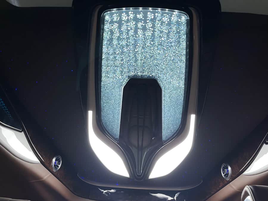 Mercedes-Benz V Class 2025 car image #23