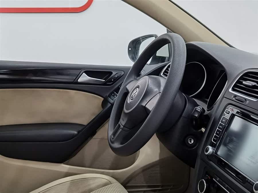 Volkswagen Golf 2011 car image #23