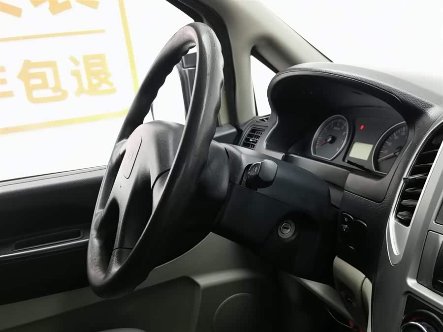 Forthing Lingzhi 2019 #23 Forthing Lingzhi 2019 car image #23