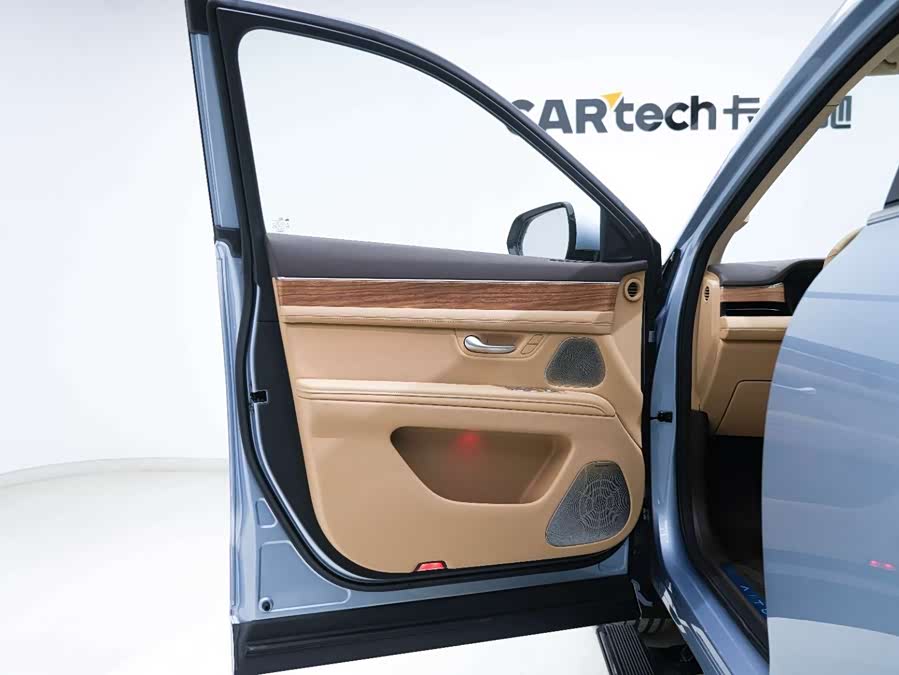 2023 car image #23