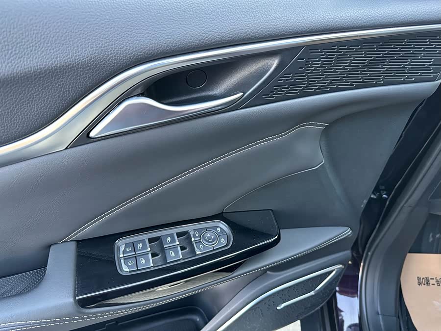 哪吒汽车 哪吒U 2021 #23 哪吒汽车 哪吒U 2021 汽车图片 #23