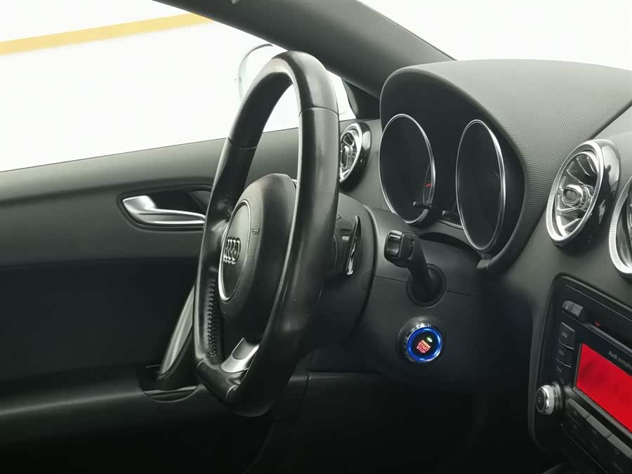 Audi TT 2011 car image #23