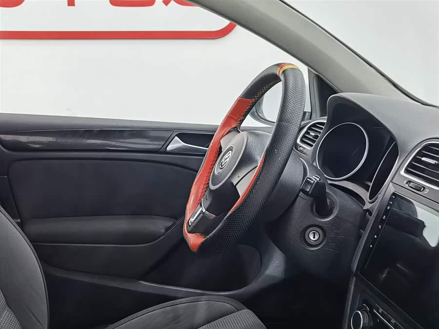 Volkswagen Golf 2013 car image #23
