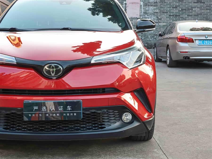 Toyota C-HR 2018 car image #23