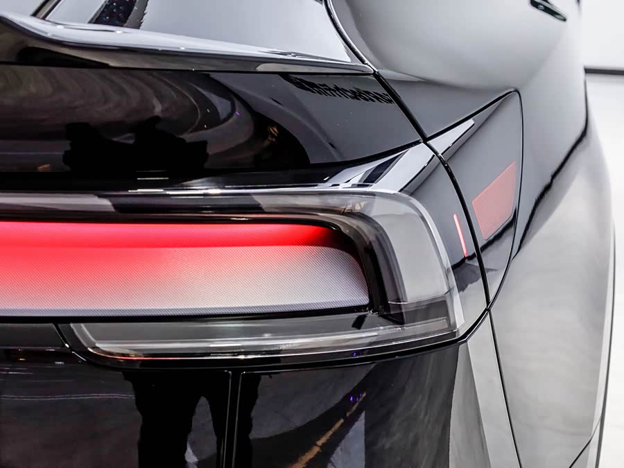 特斯拉 Model Y L 2025 汽车图片 #23