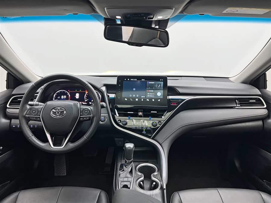 Toyota Camry 2021 car image #23