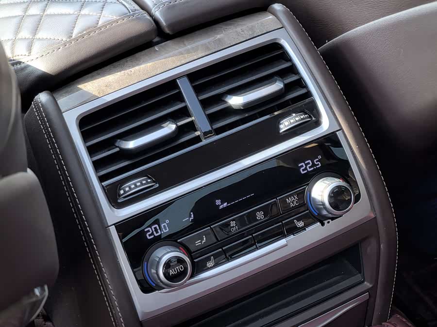 BMW 7 Series 2020 car image #23