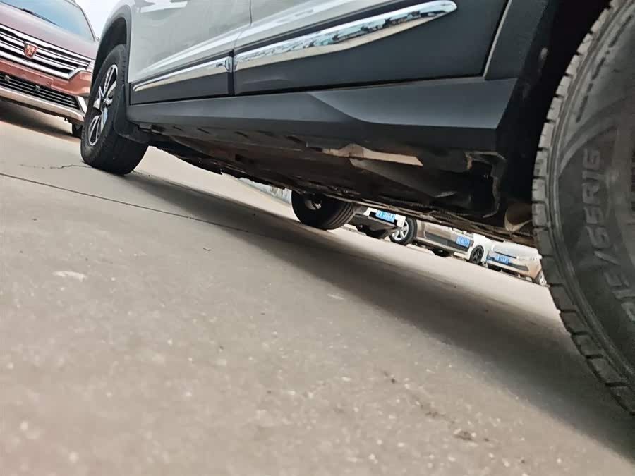 Forthing T5 2022 immagine di auto #23