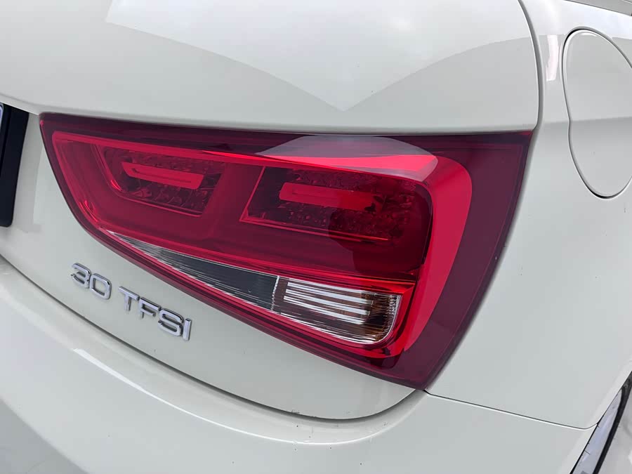 Audi A1 2015 car image #23