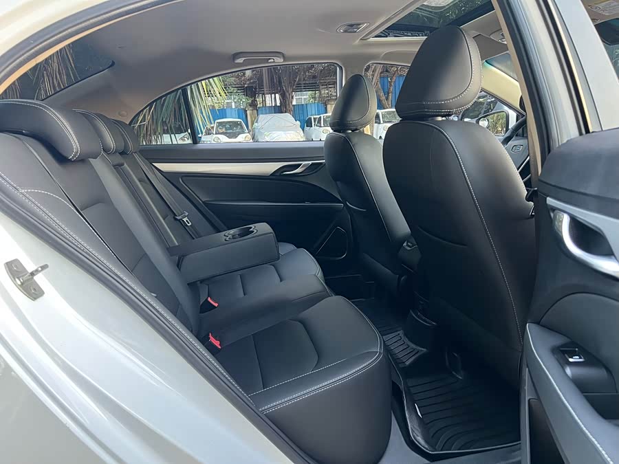GEELY Emgrand 2018 car image #23