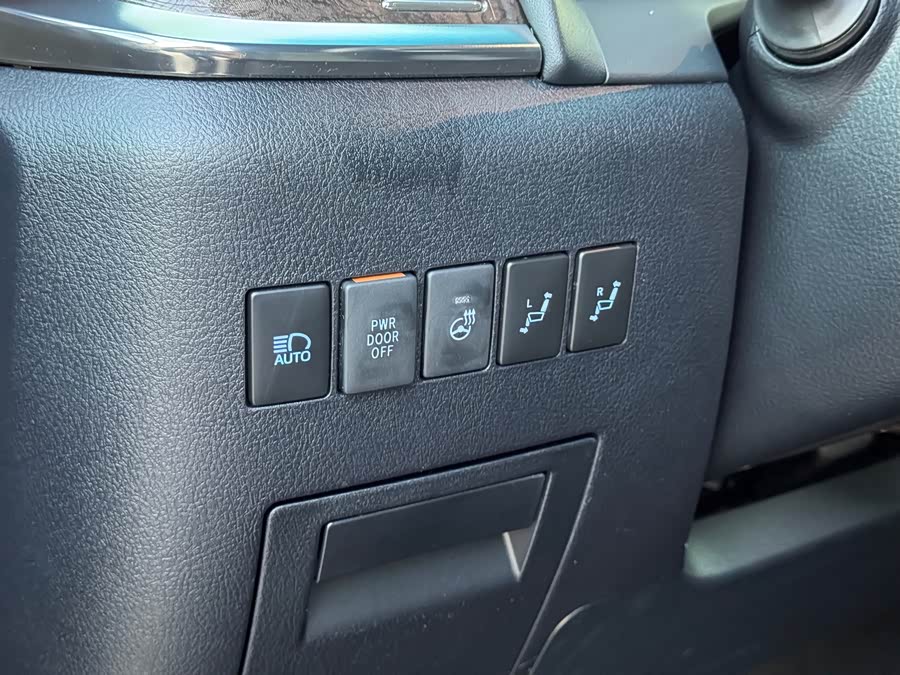 Toyota Alphard 2022 car image #23