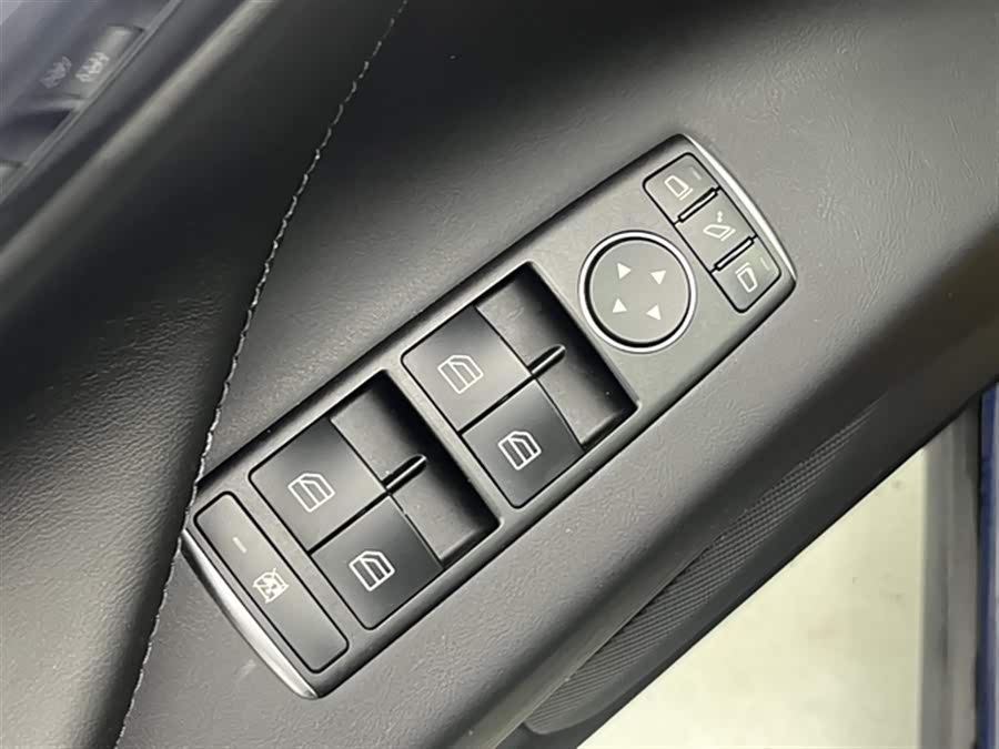 Tesla Model X 2018 car image #23