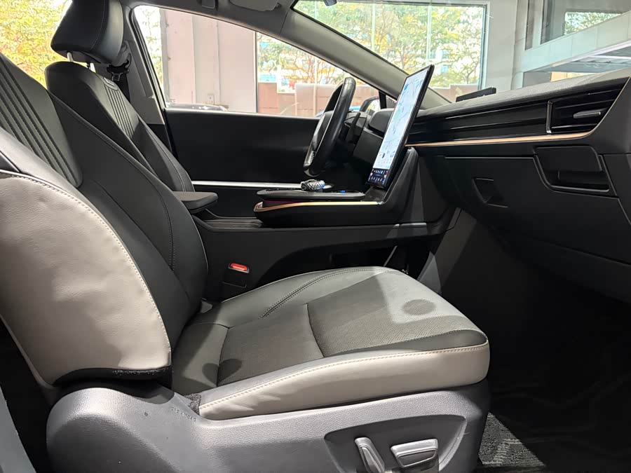 Toyota bZ3 2023 صورة سيارة #23