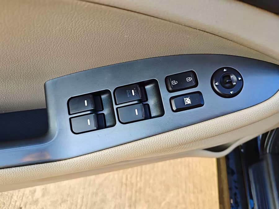 Kia K5 2016 car image #23