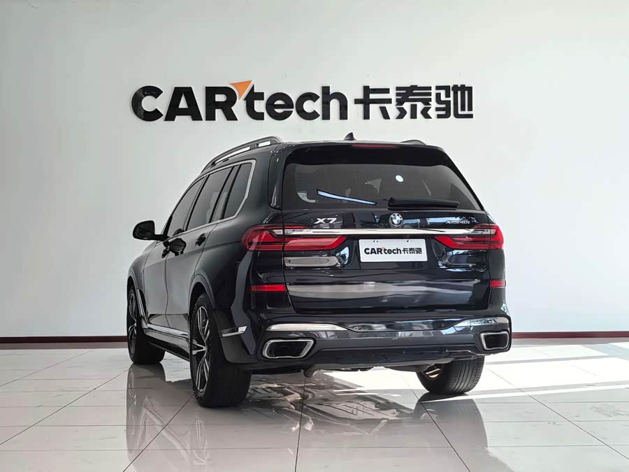 BMW X7 2021 car image #23