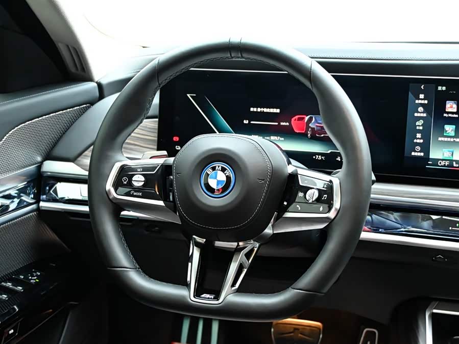 BMW i7 2024 car image #23