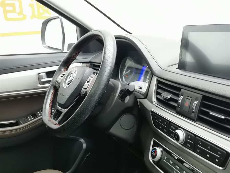 Forthing JOYEAR X5 2017 صورة سيارة #23