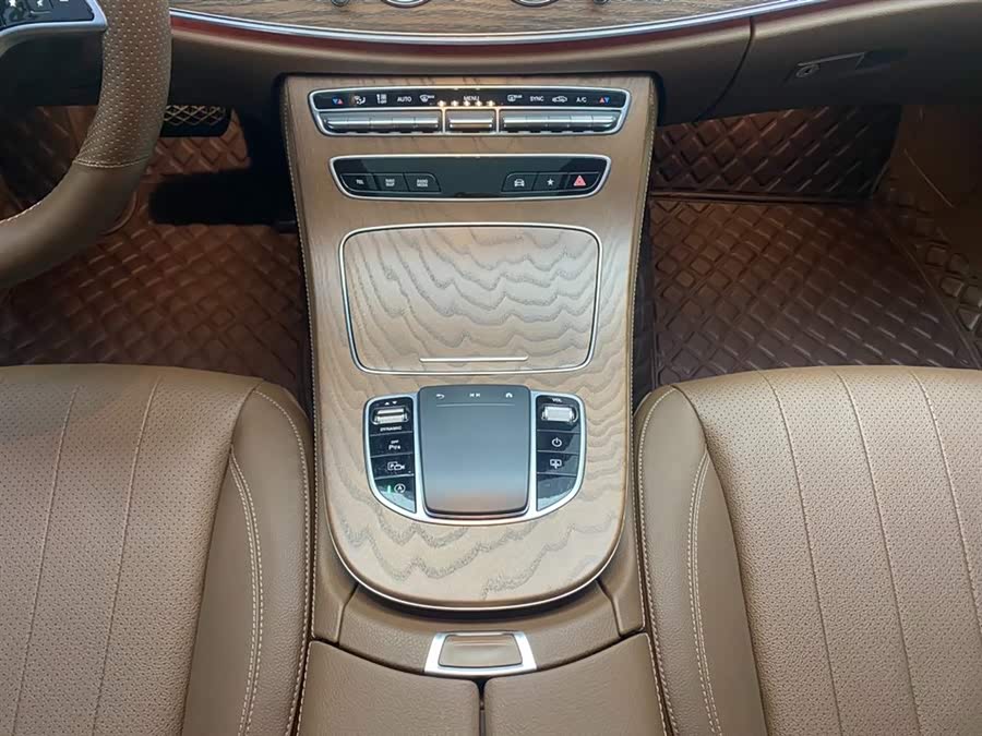 Mercedes-Benz E Class 2023 car image #23